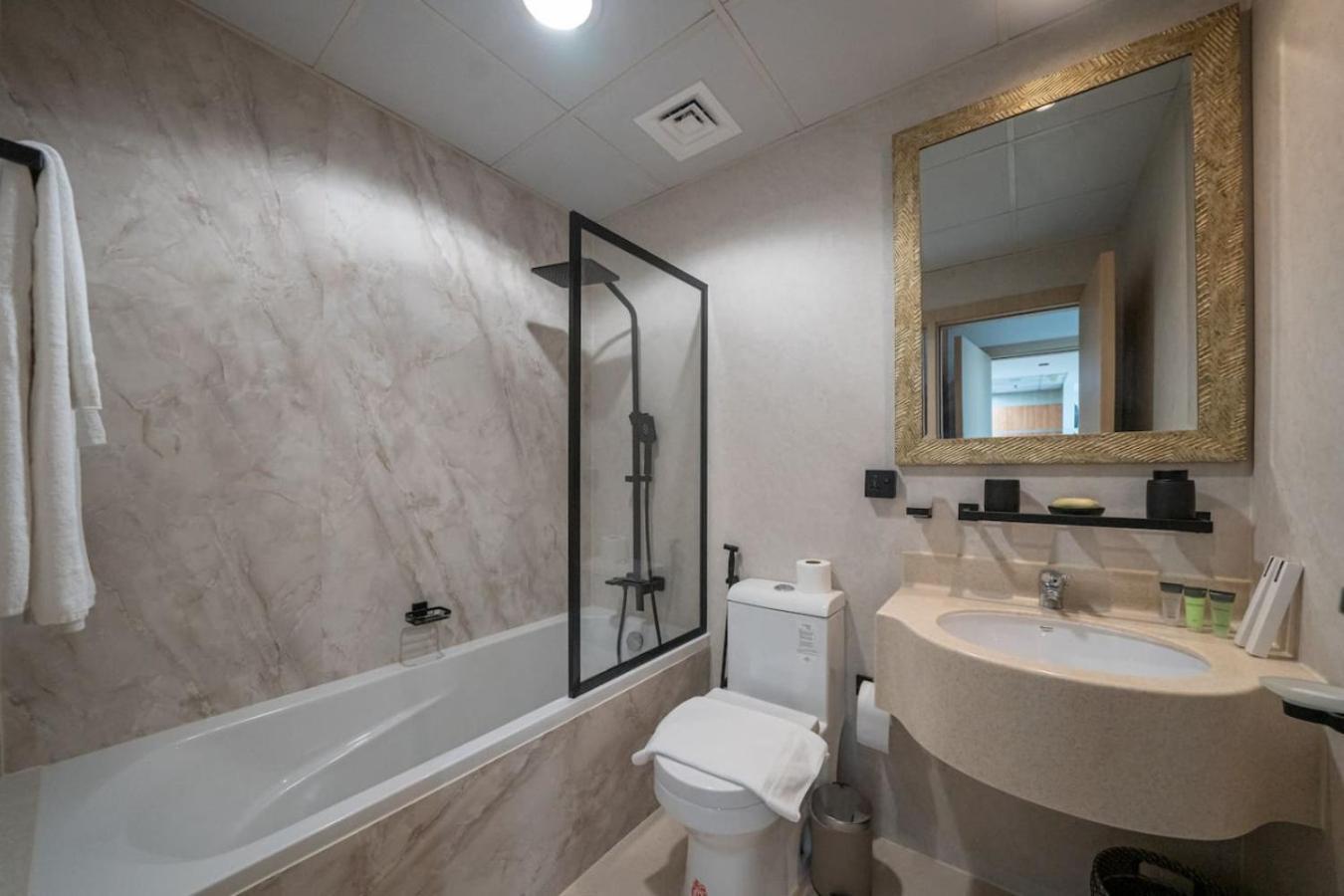 Marina View 2br Near Metro Apartment *